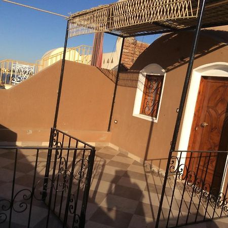 דירות לוקסור The Brown House מראה חיצוני תמונה