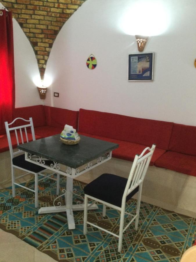דירות לוקסור The Brown House מראה חיצוני תמונה