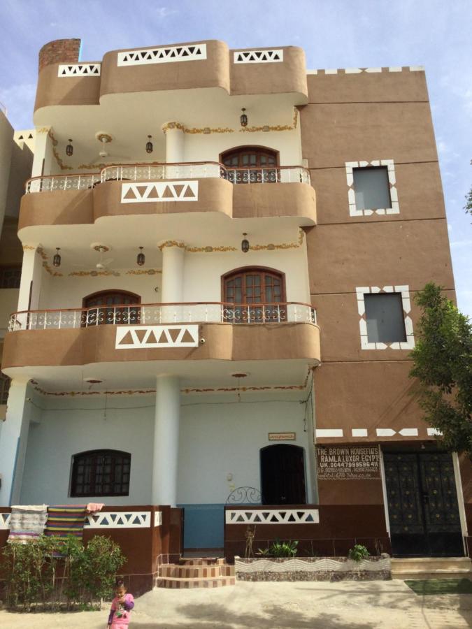 דירות לוקסור The Brown House מראה חיצוני תמונה