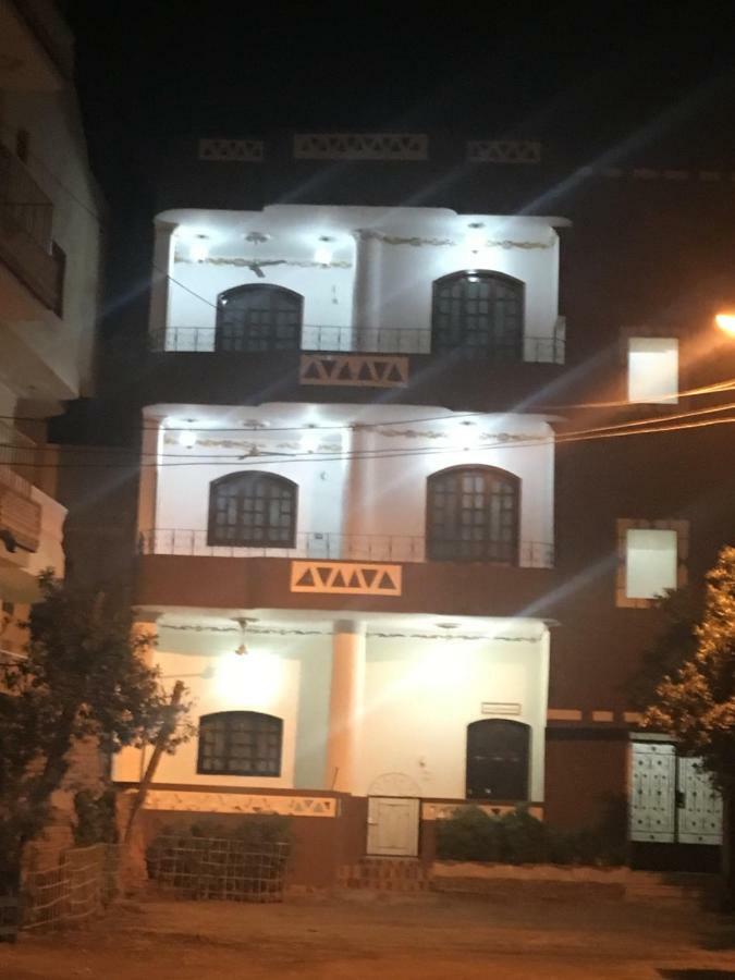 דירות לוקסור The Brown House מראה חיצוני תמונה