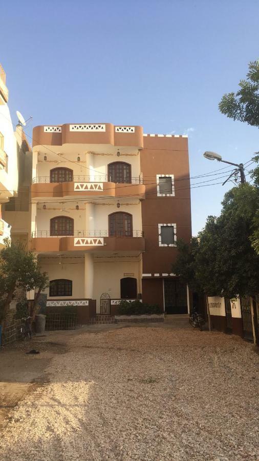 דירות לוקסור The Brown House מראה חיצוני תמונה